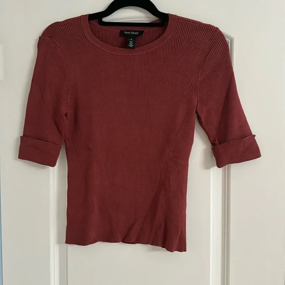 Like new lightweight sweater. - Picture 1 of 7